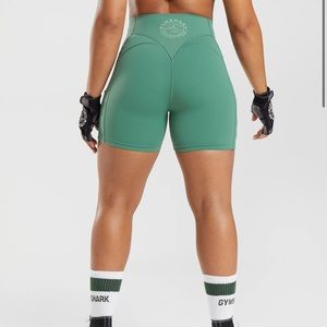 Gymshark LEGACY RUCHED TIGHT SHORTS in Hoya Green